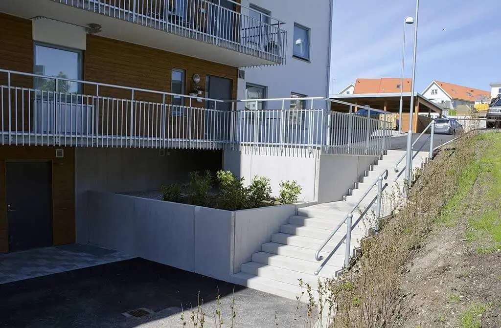 Köpa färdig betongtrappa utomhus av Krokstrands Konstbetong